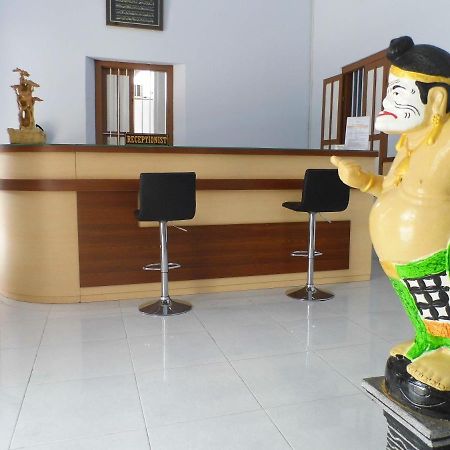 Hotel Ilhami Blitar Exterior photo