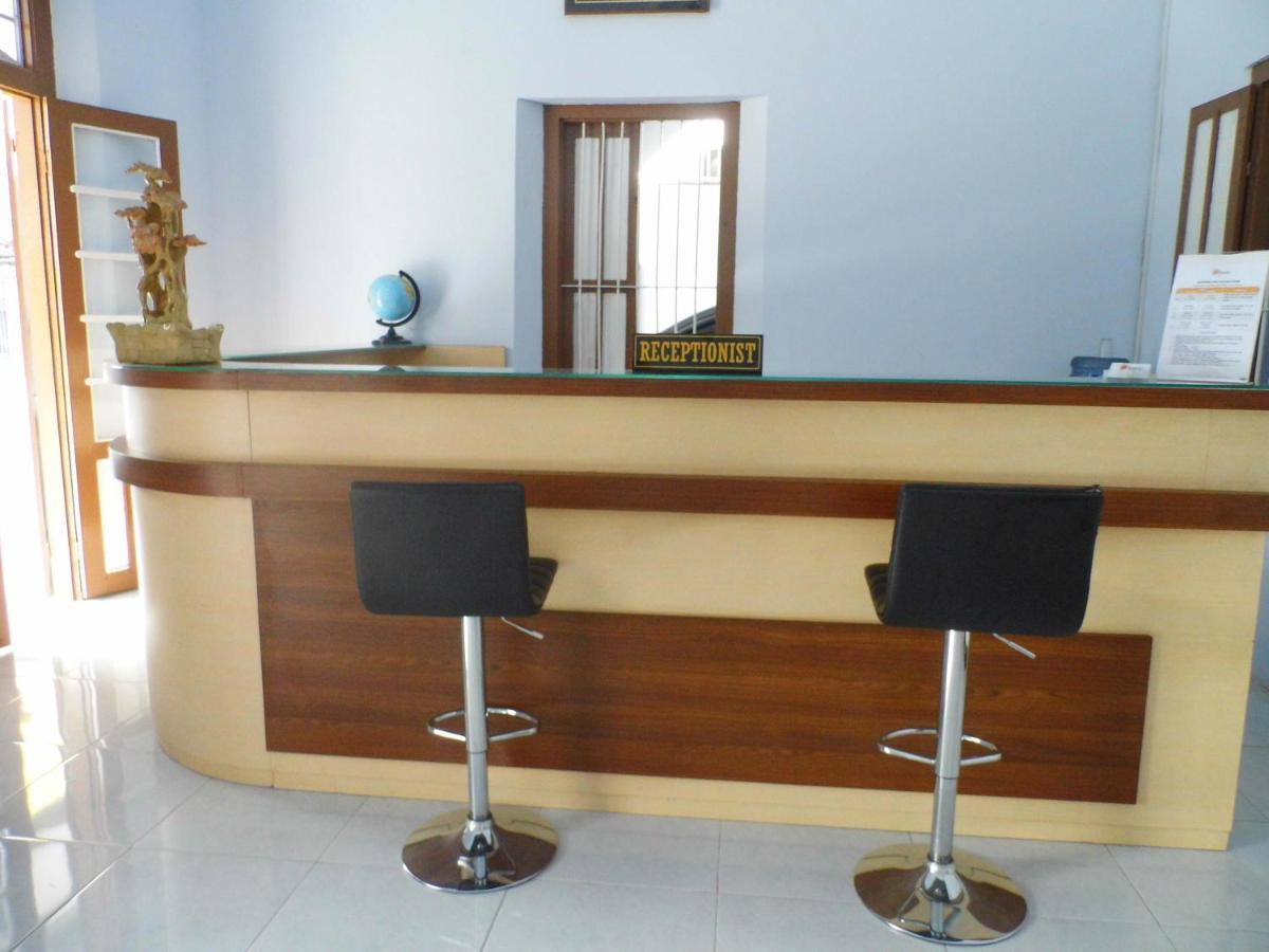 Hotel Ilhami Blitar Exterior photo